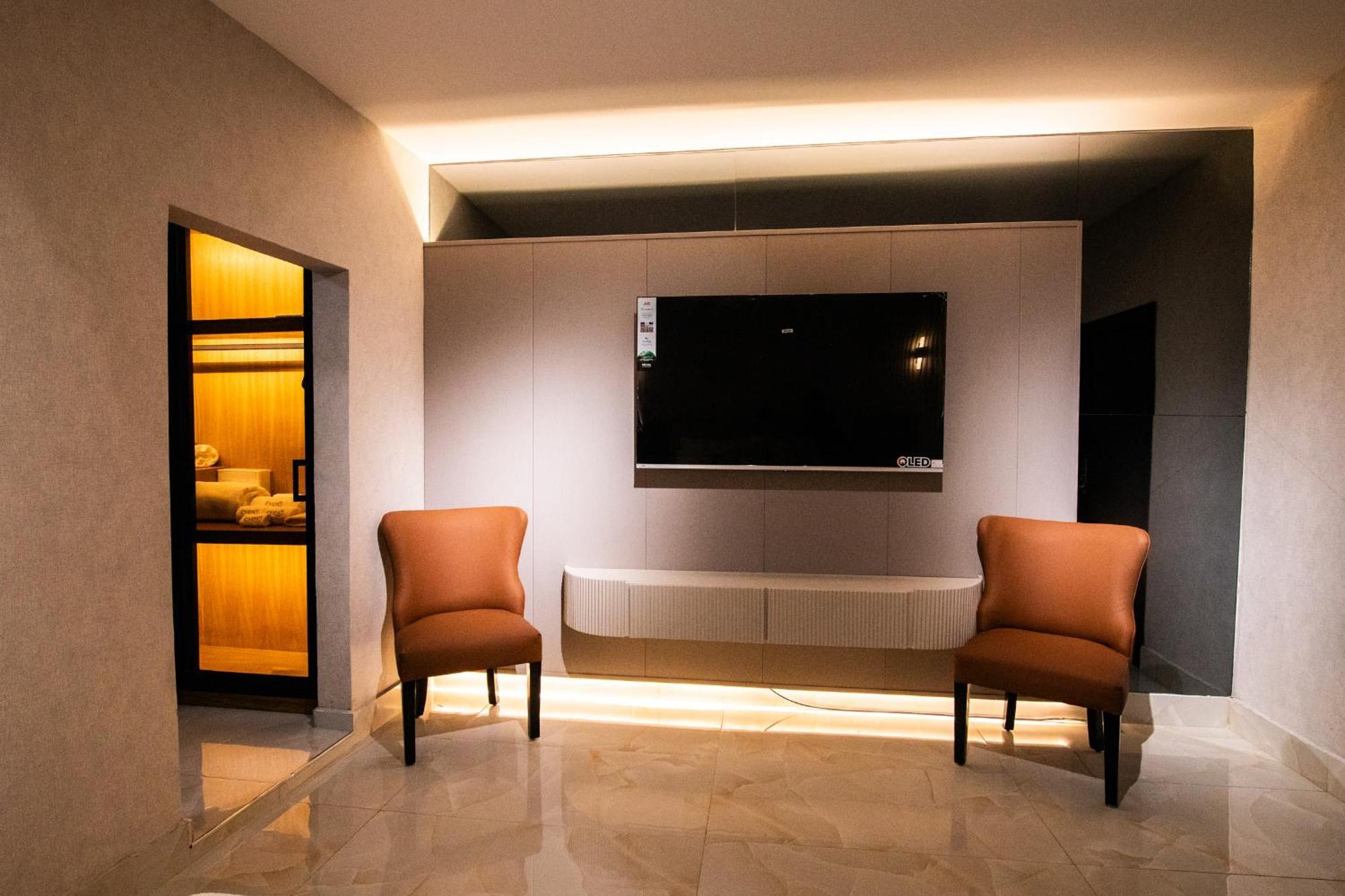 Lovera Hotel سانتياغو دي لوس كاباليروس المظهر الخارجي الصورة