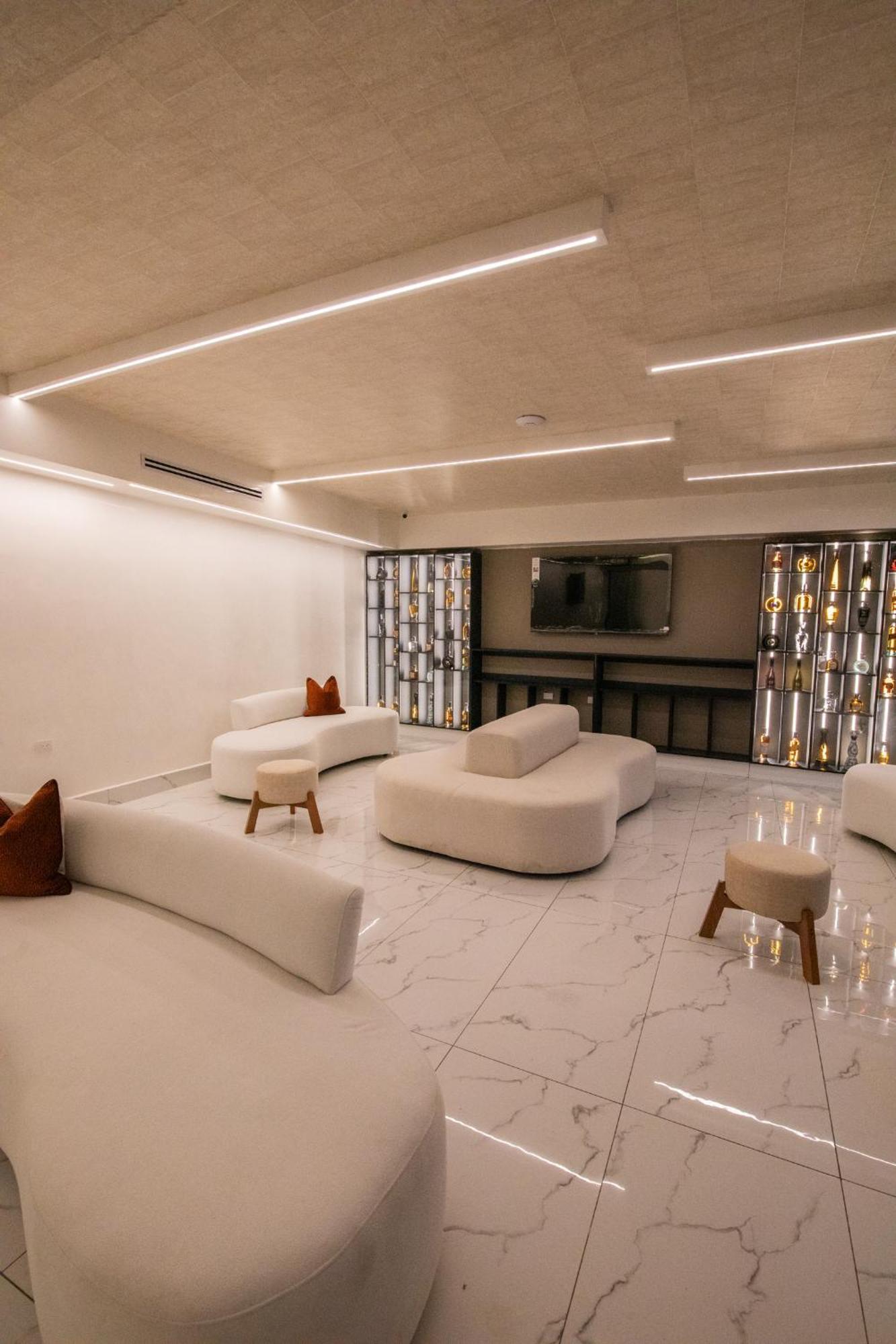 Lovera Hotel سانتياغو دي لوس كاباليروس المظهر الخارجي الصورة